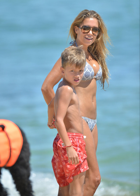 Dutch Model Sylvie Van Der Vaart Still Looking Fantastic In A Bikini