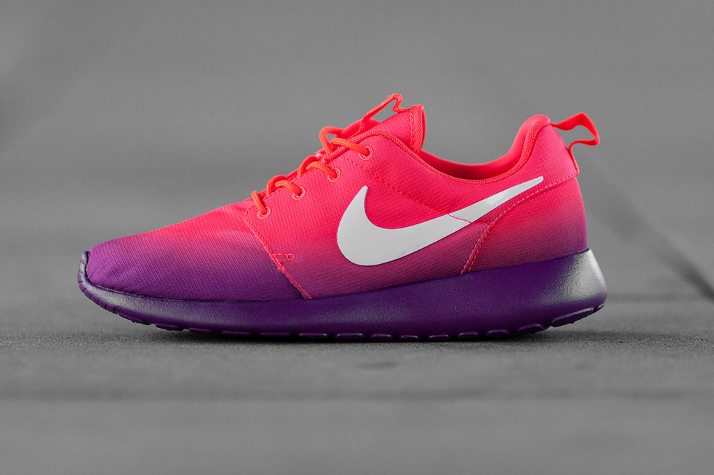nike purple two tone roshe run print trainers nike purple two tone roshe run print trainers
