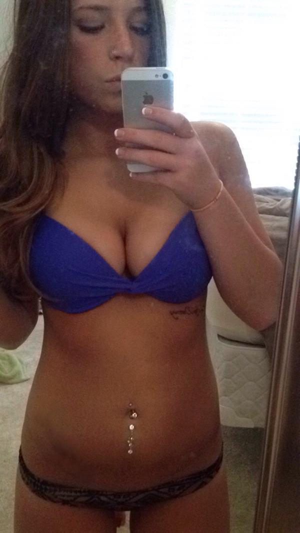 23 Hottest Mirror Selfies Proving The Mirror Selfie Isnt Dying 