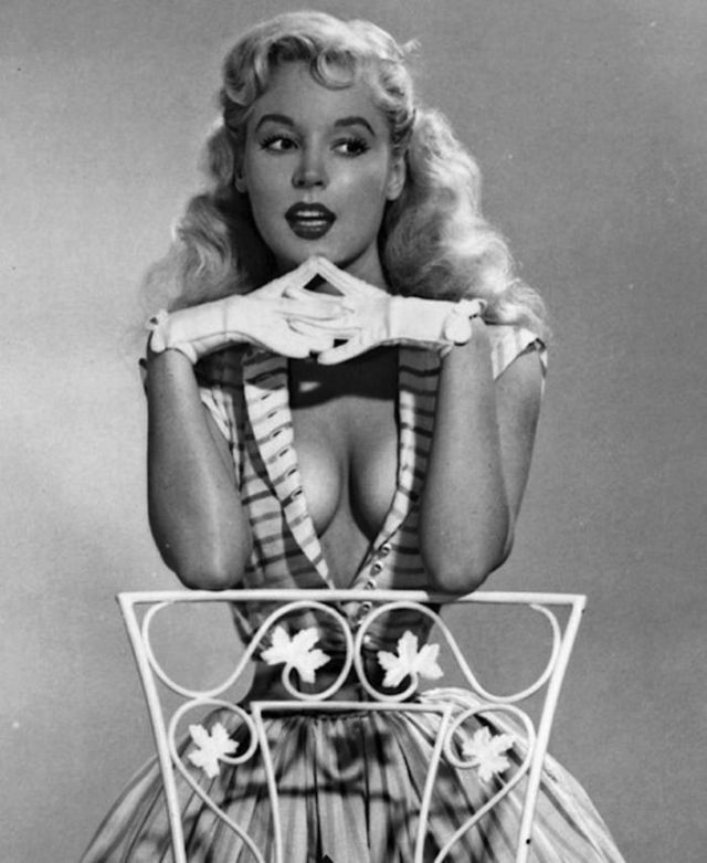 The Most Famous S Pin Up Girl Had An Impossible Inch Waist