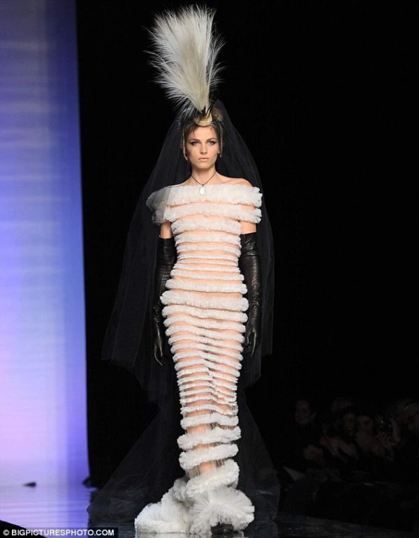 Hideous Wedding Dresses That Should Have Never Even Existed :: FOOYOH