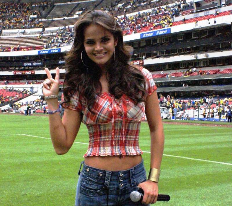 21 Hottest Soccer Reporters Who Make The Game More Beautiful Update