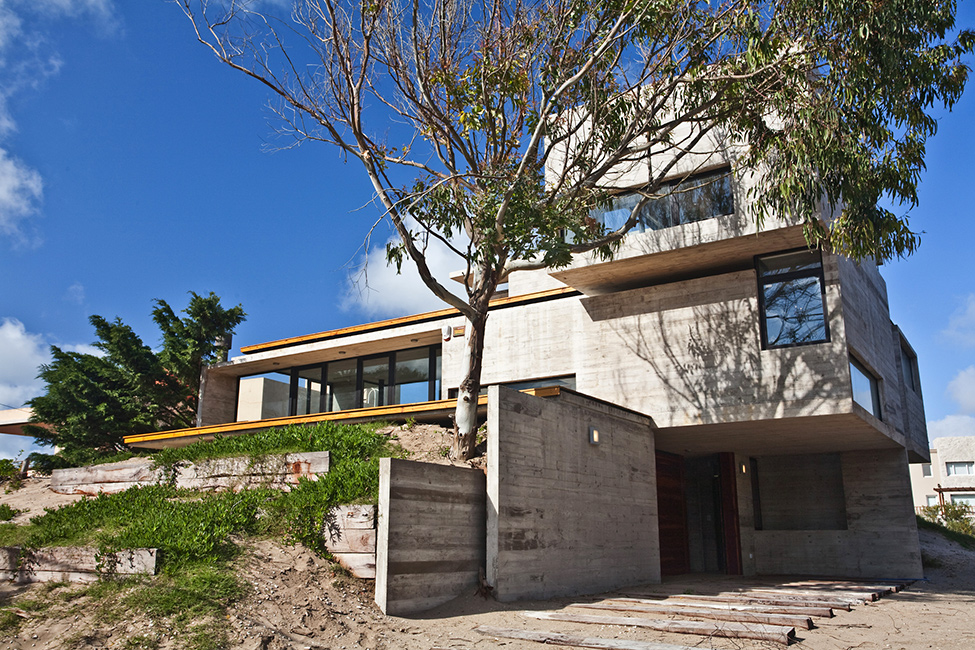 Concrete House Near The Beach By Bak Architects Fooyoh Entertainment