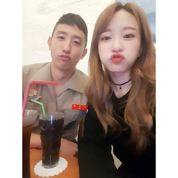 Hani Poses With Her Adorable Brother Daily K Pop News Latest K