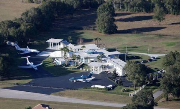 John Travolta's Mansion Has an Airplane Runway Too :: FOOYOH ENTERTAINMENT