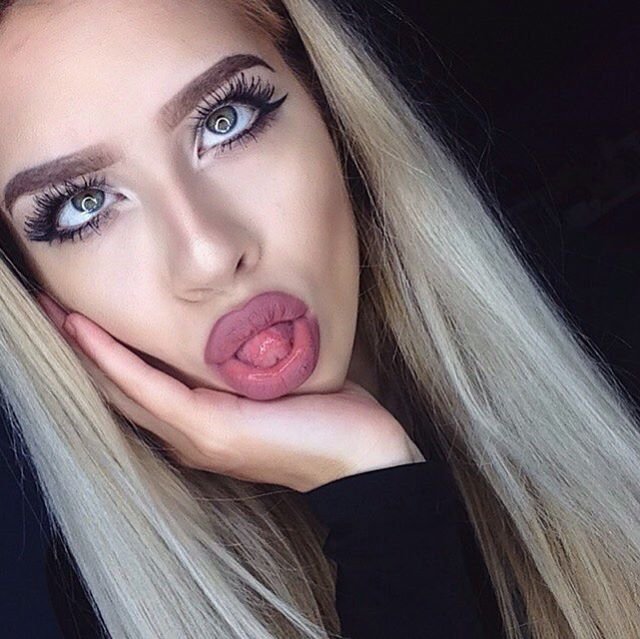 Tongue Selfies Are Hot As Heck FOOYOH ENTERTAINMENT Tongue Selfies Are Hot As Heck FOOYOH ENTERTAINMENT