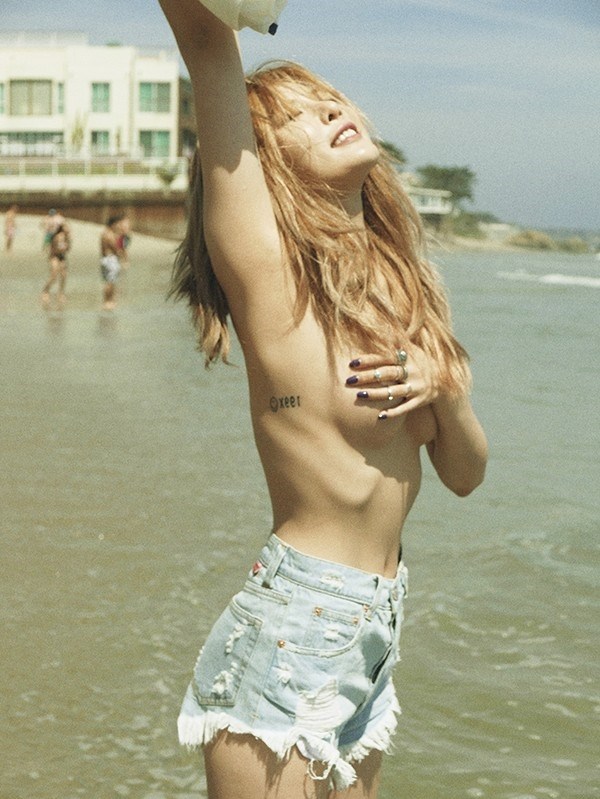 Remember The Time When Hyuna Went Topless For a Photoshoot.